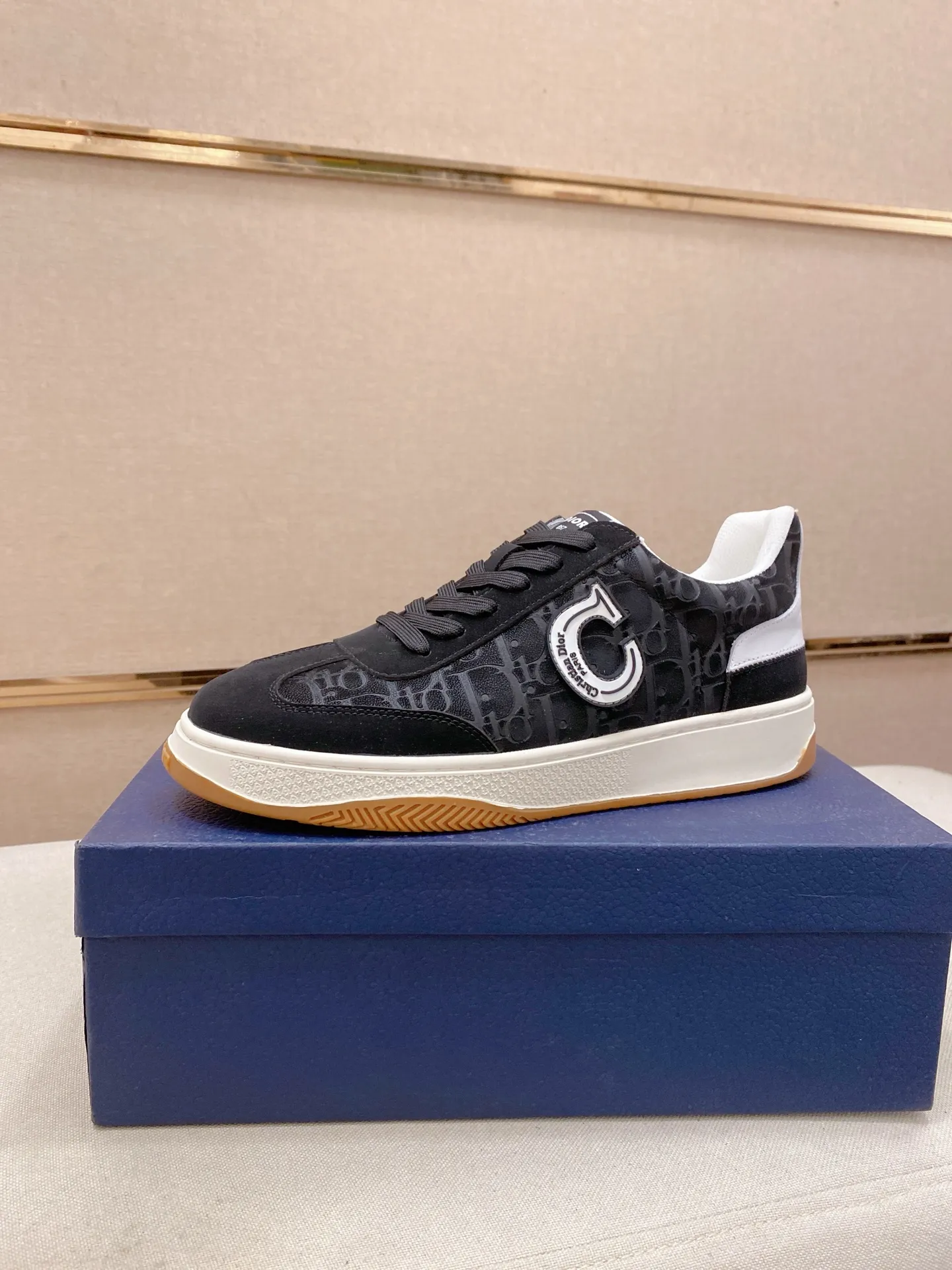 Men's shoes 💰: 400💰 [Dior·Dior] New casual sports style men's shoes, new spring and summer design, perfect workmanship, lace-up lazy style to create wardrobe quality, upper: imported cowhide, sheepskin lining is soft and comfortable, ultra-light TPU wear-resistant outsole, simple, versatile fashion men's shoes, excellent color code number 38--44. (Can be customized for 45 non-refundable)